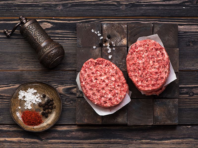 Hamburguesas preparadas para consumir. Concepto de carnes.